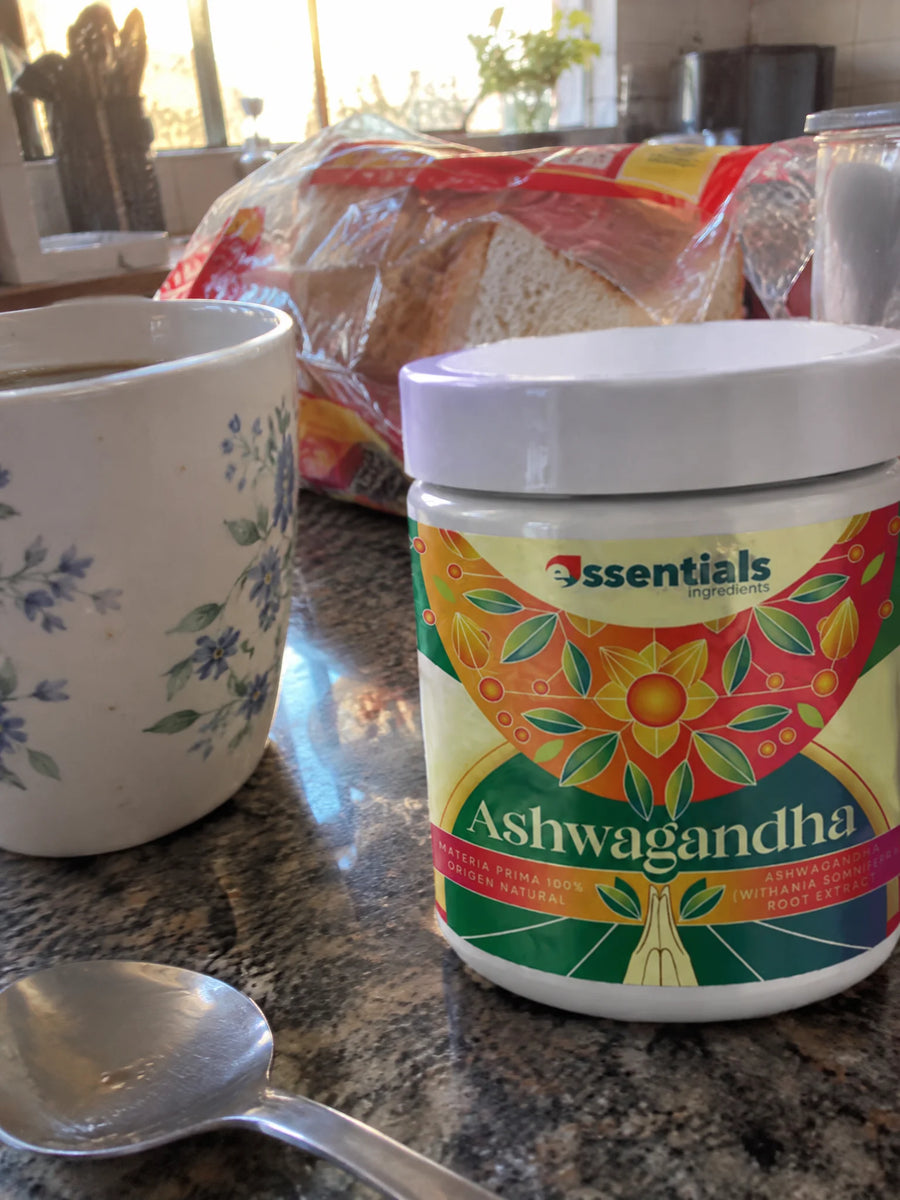 Ashwagandha 250g en polvo sobre una superficie de la casa