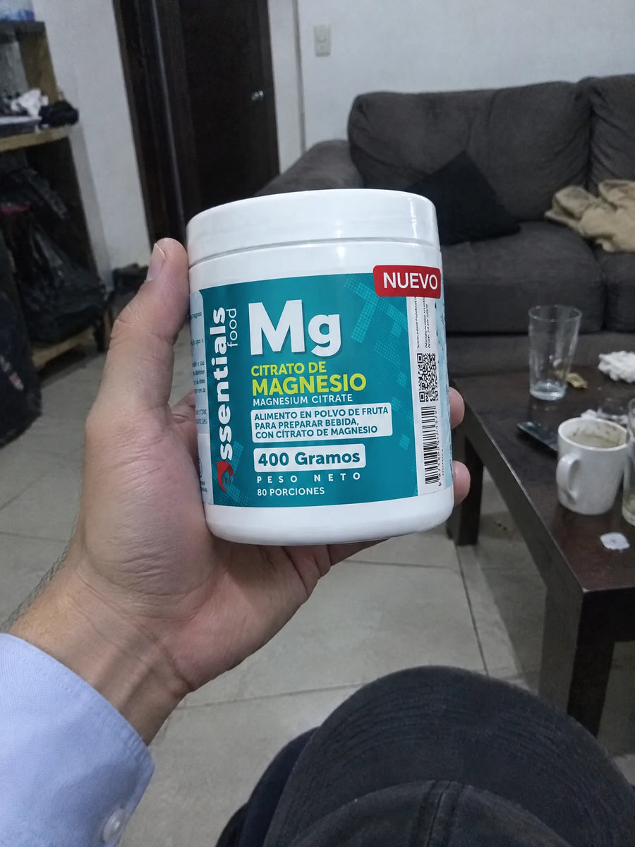 Mano sosteniendo Citrato de magnesio 400gr