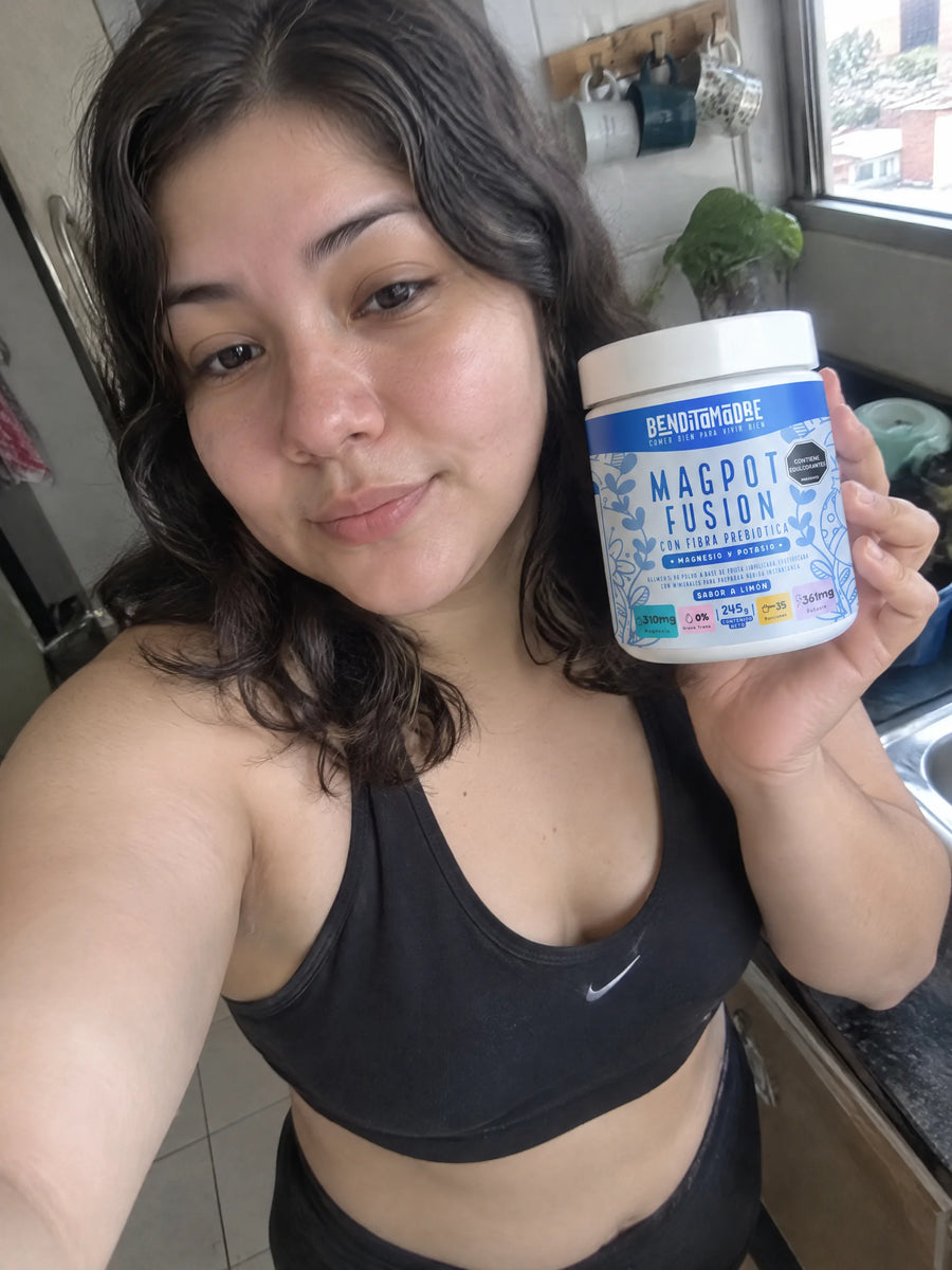 Cliente sosteniendo Citrato Magnesio y Potasio  245 g