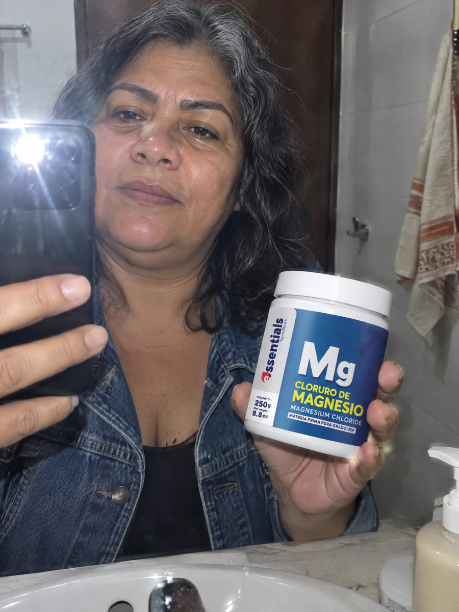 Cliente con Cloruro de magnesio frente al espejo