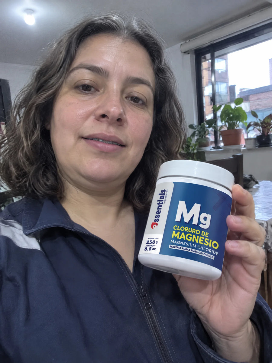 Cliente sosteniendo Cloruro de magnesio