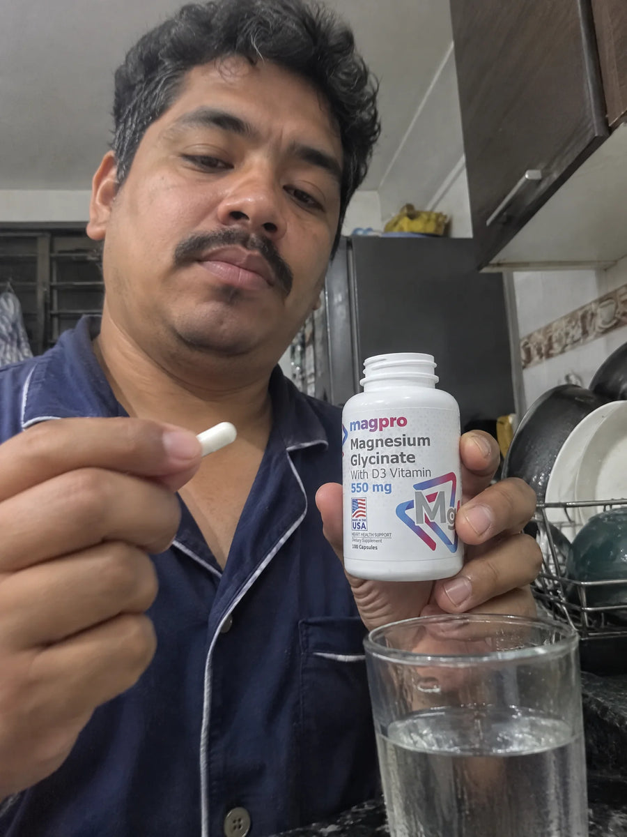 Persona usando Glicinato de magnesio 550mg en su rutina diaria