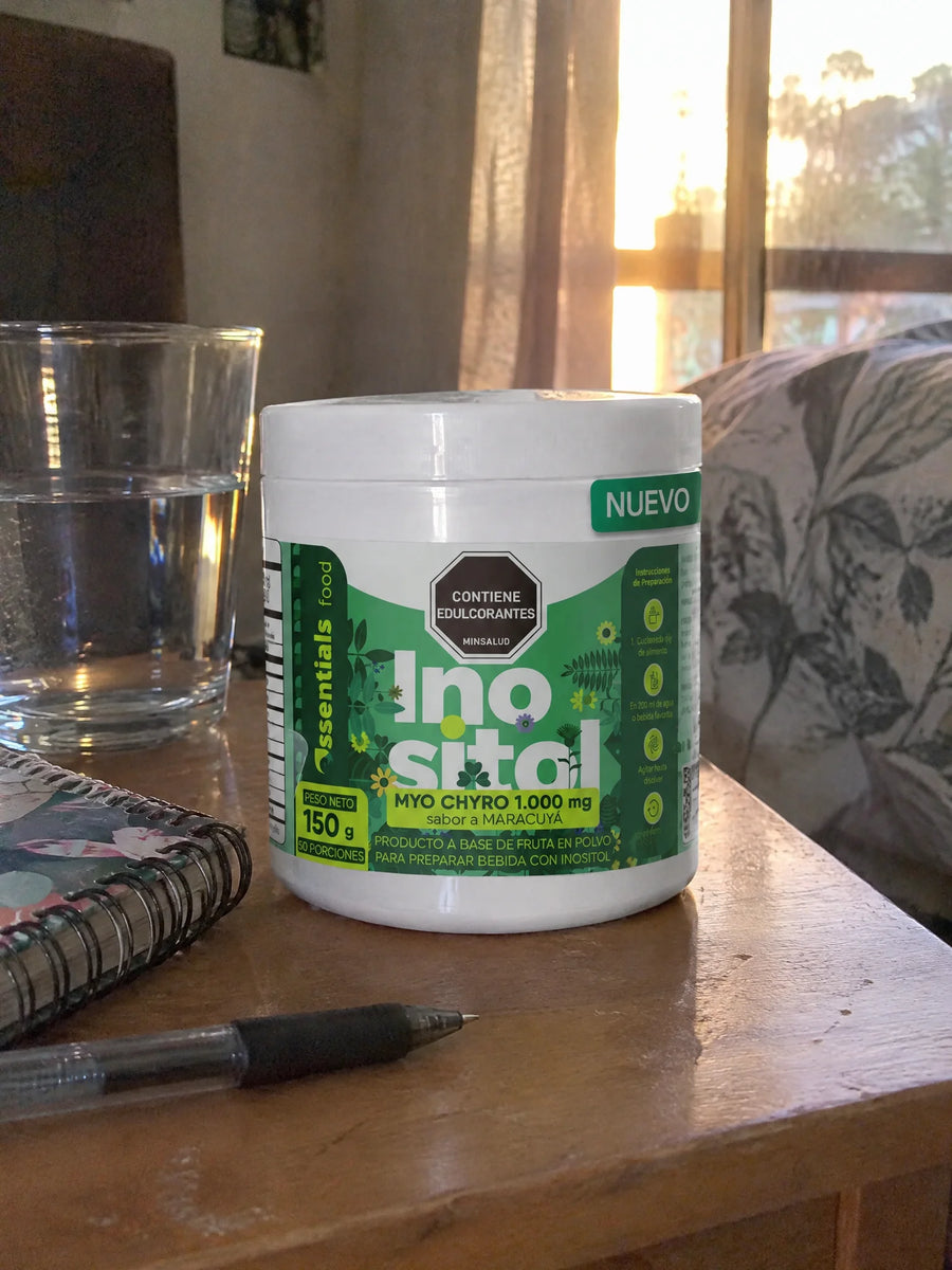 Inositol  1000 mg sobre una superficie de la casa
