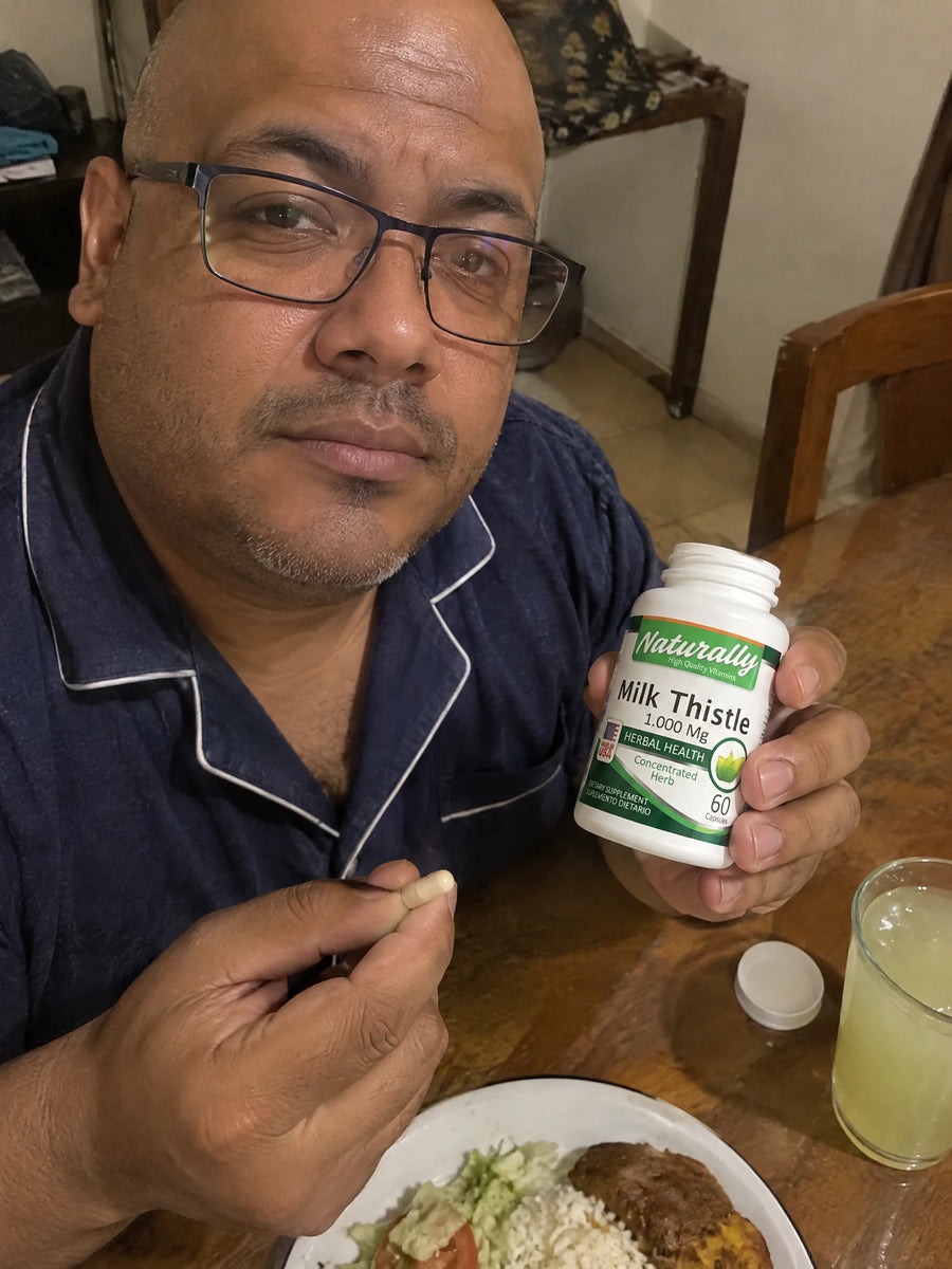 Persona usando Milk thistle 1000Mg 60 cápsulas en su rutina diaria