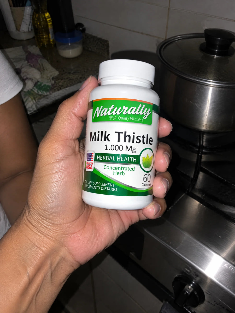 Mano sosteniendo Milk thistle 1000Mg 60 cápsulas