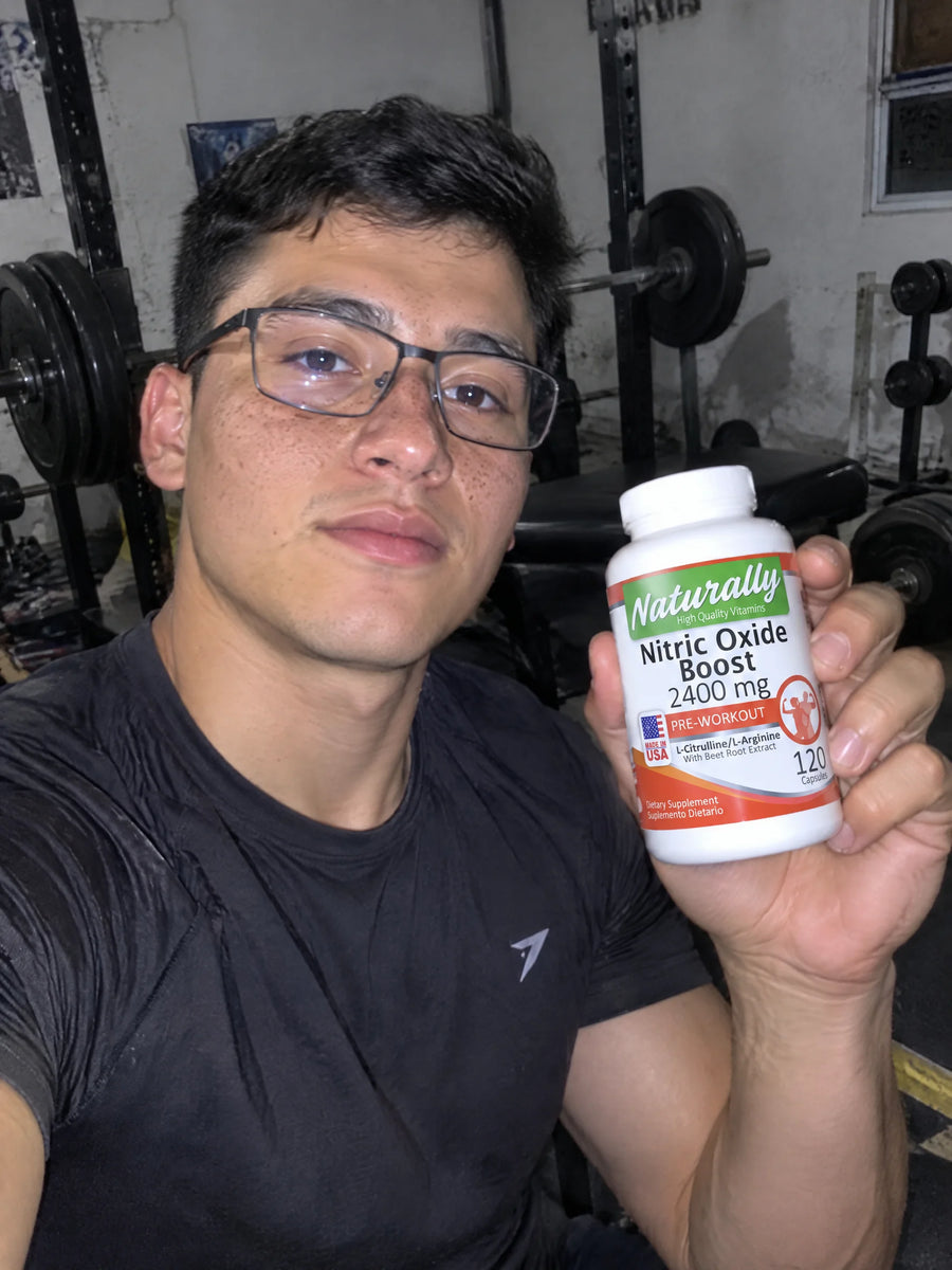 Cliente sosteniendo Óxido Nítrico 2400mg
