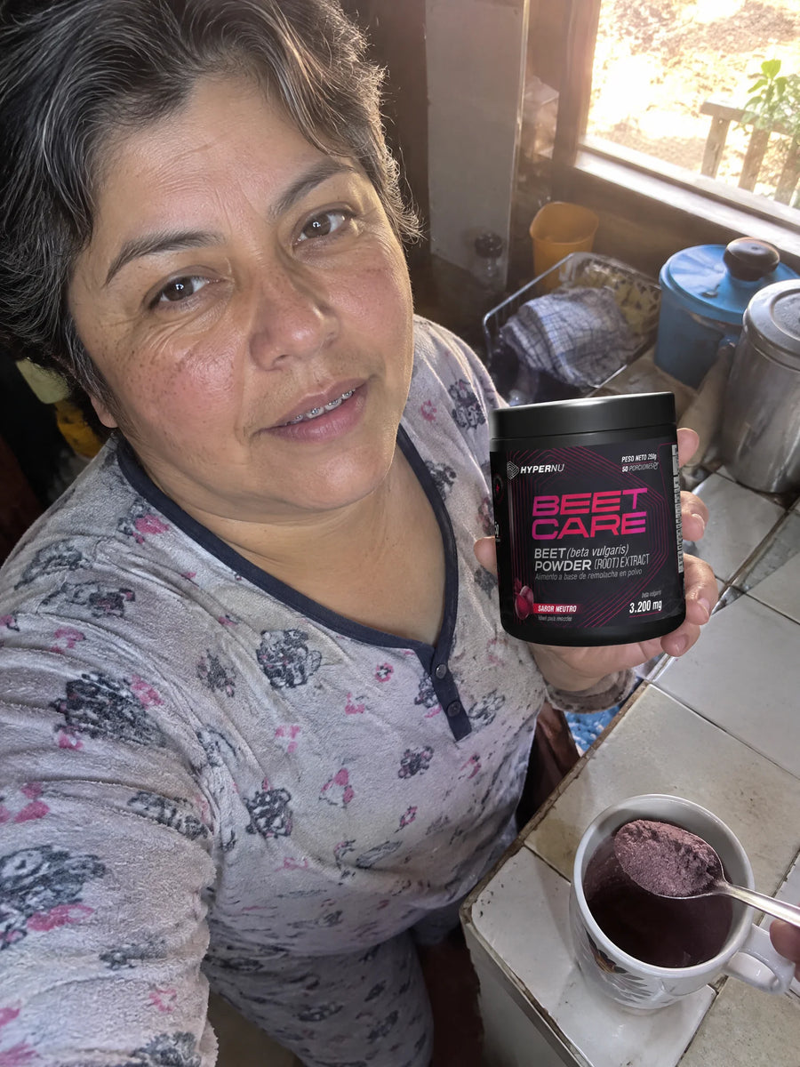 Persona usando Remolacha en polvo en su rutina diaria
