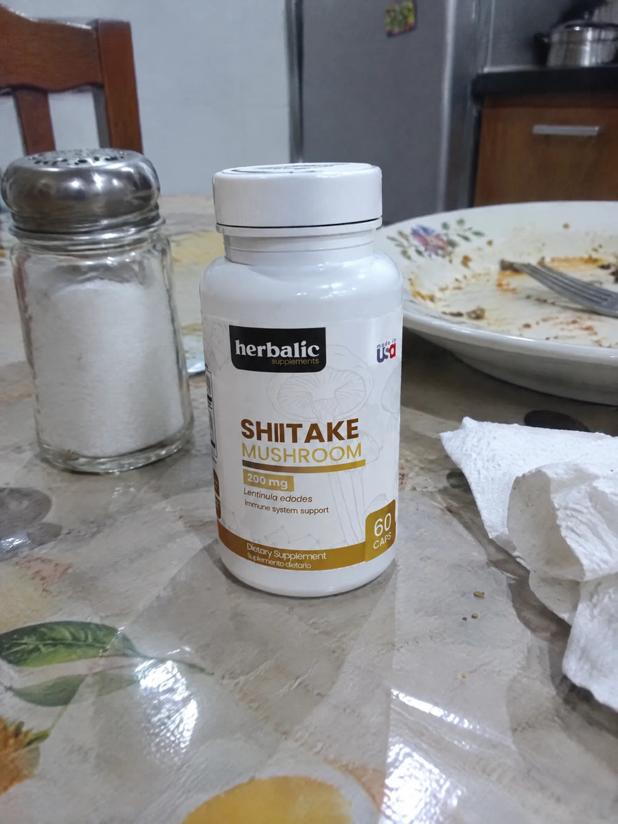 Shiitake 200 mg sobre una superficie de la casa